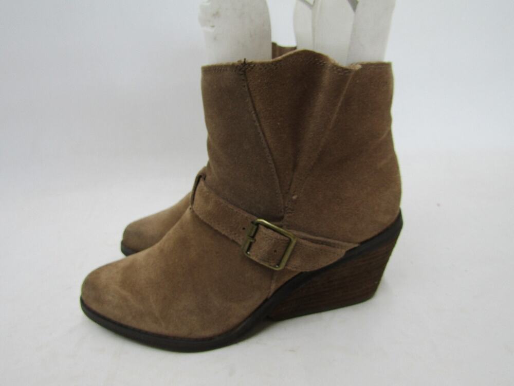 VERY VOLATILE Womens Size 6 M Brown Suede Zip Buckle Ankle Fashion Boots Bootie